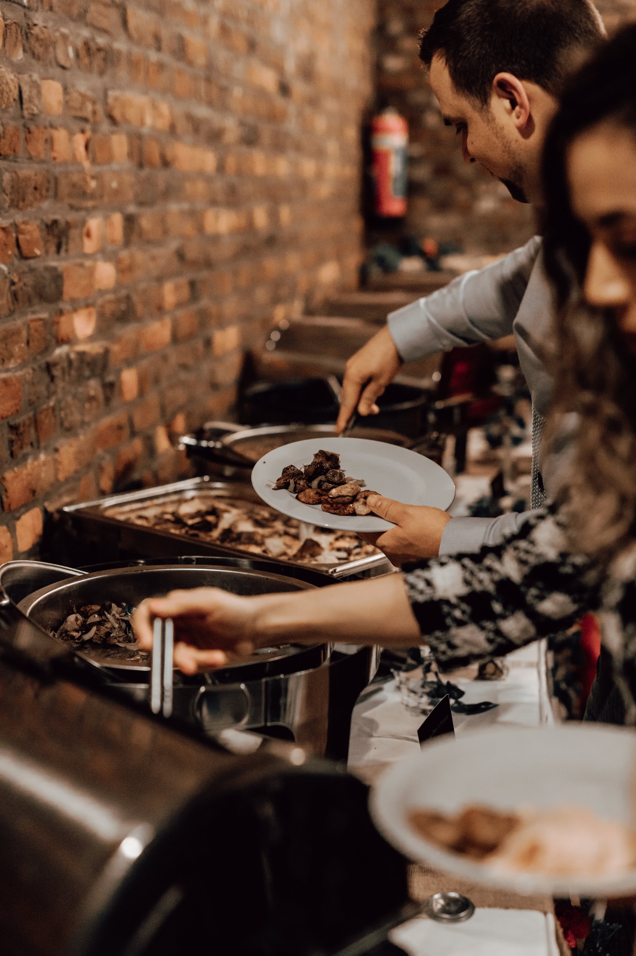 Service au buffet, plats mijotés