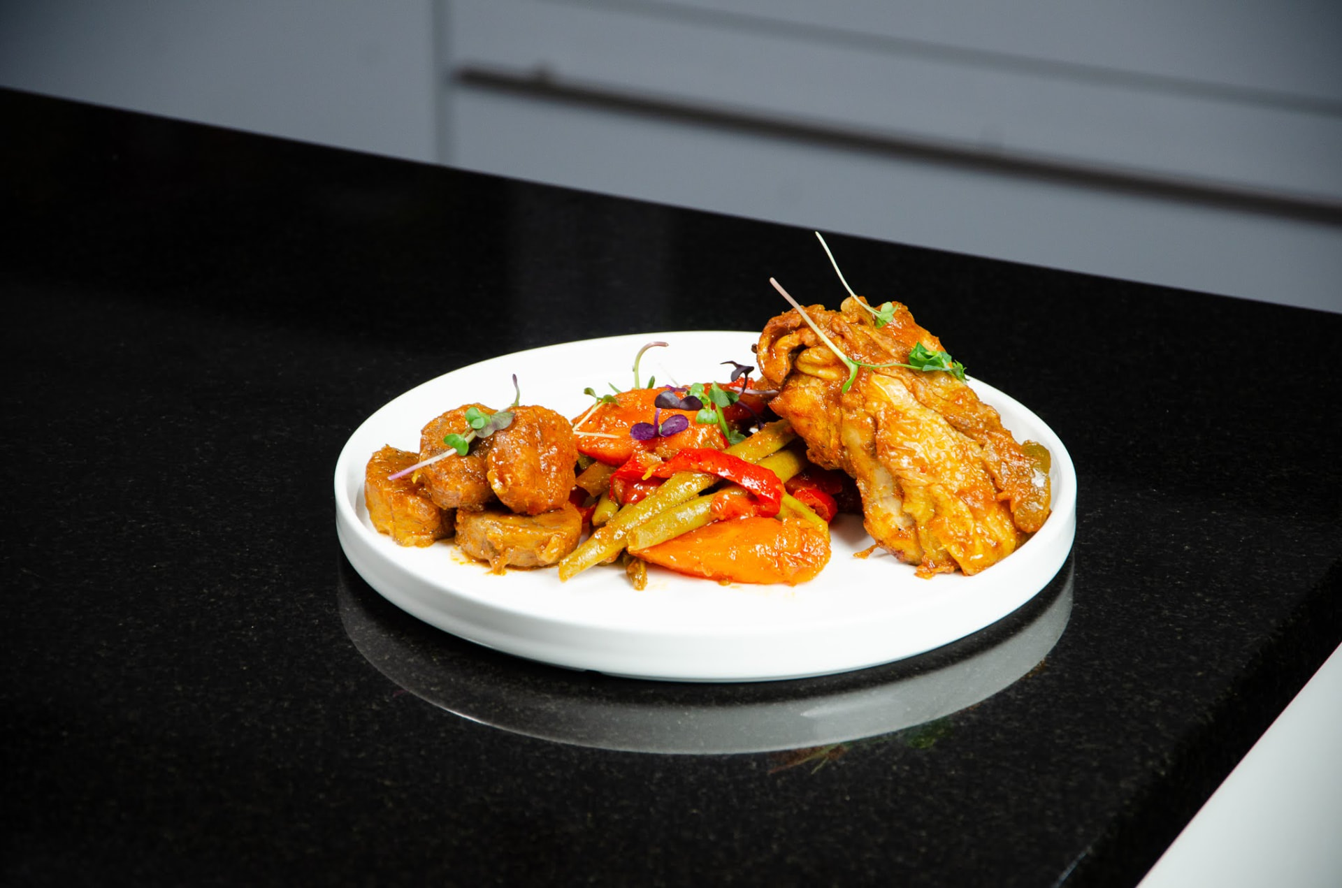 Assiette de volaille et légumes glacés
