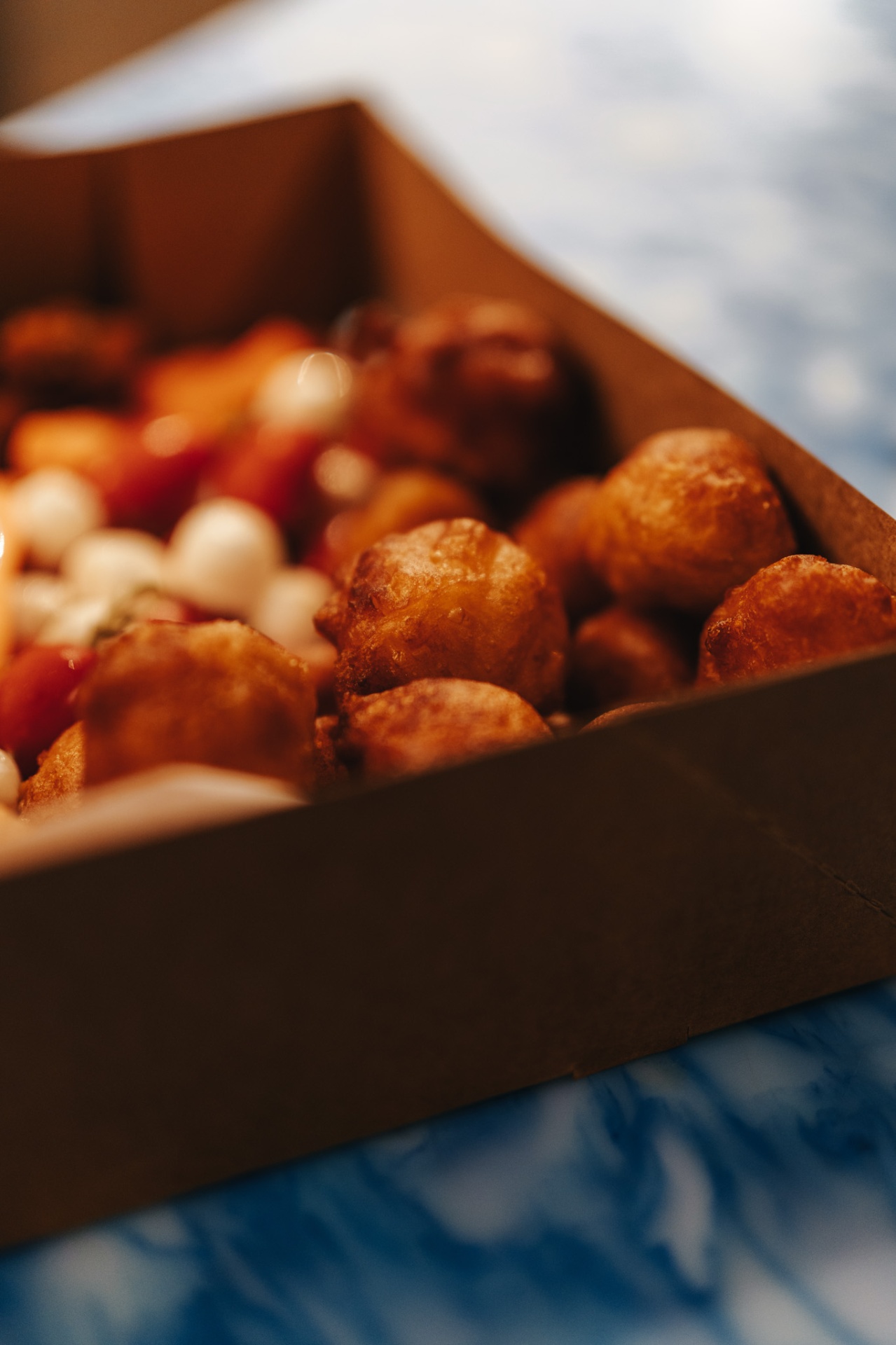 Beignets salés et mozzarella cerise
